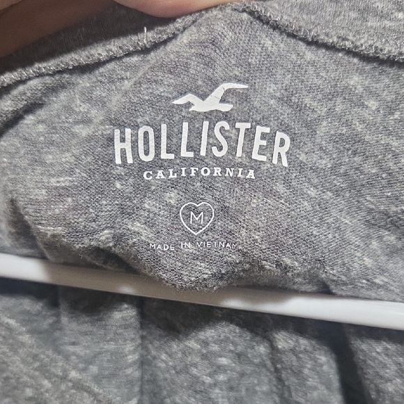 Hollister Heather Gray Short Sleeve Peplum Crop Top, size medium - Picture 2 of 4